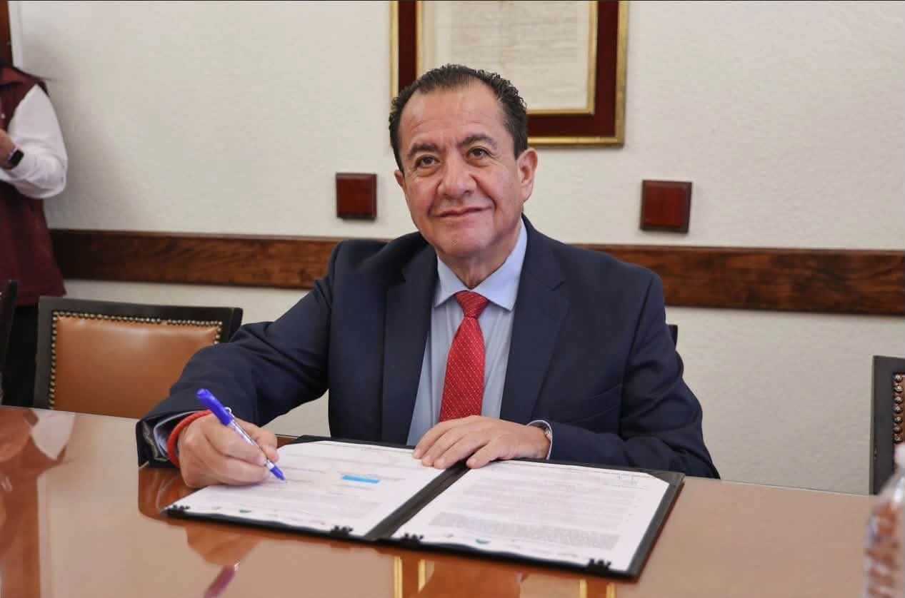 Marco Antonio Díaz Juárez participa en la firma de convenio para fortalecer la verificación administrativa