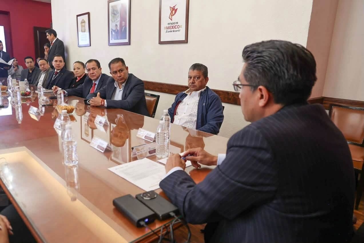 Marco Antonio Díaz Juárez participa en la firma de convenio para fortalecer la verificación administrativa