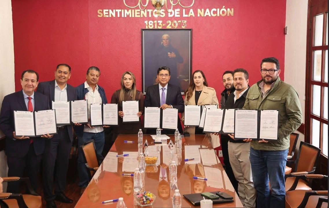 Carlos Rogel Valle firma convenio con inveamex para fortalecer la legalidad en Zacualpan