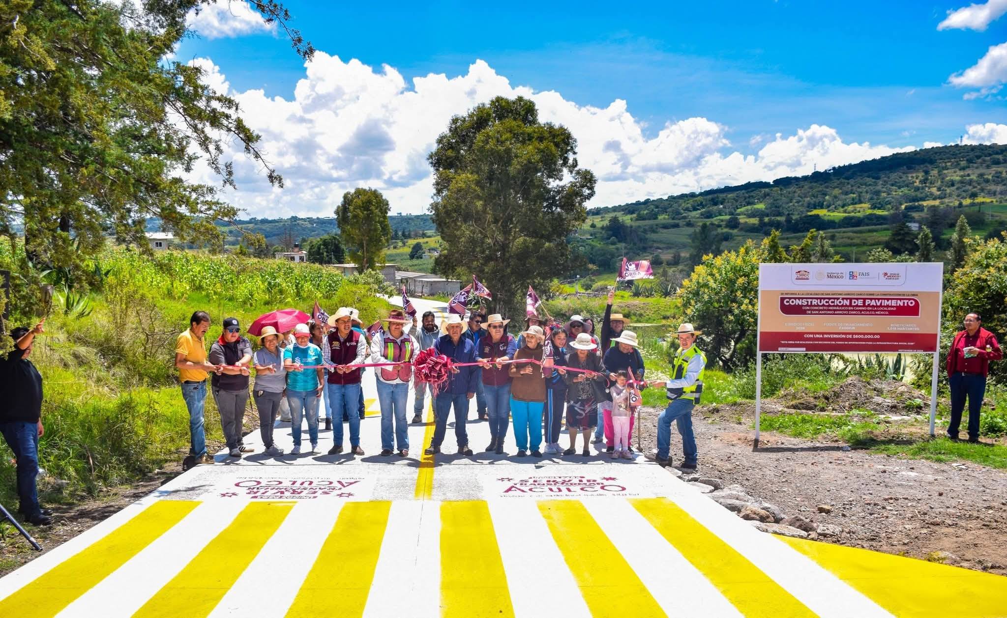 Aculco entrega obra de concreto
