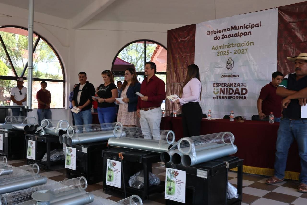 Zacualpan impulsa el bienestar de las familias con la entrega de estufas ecológicas
