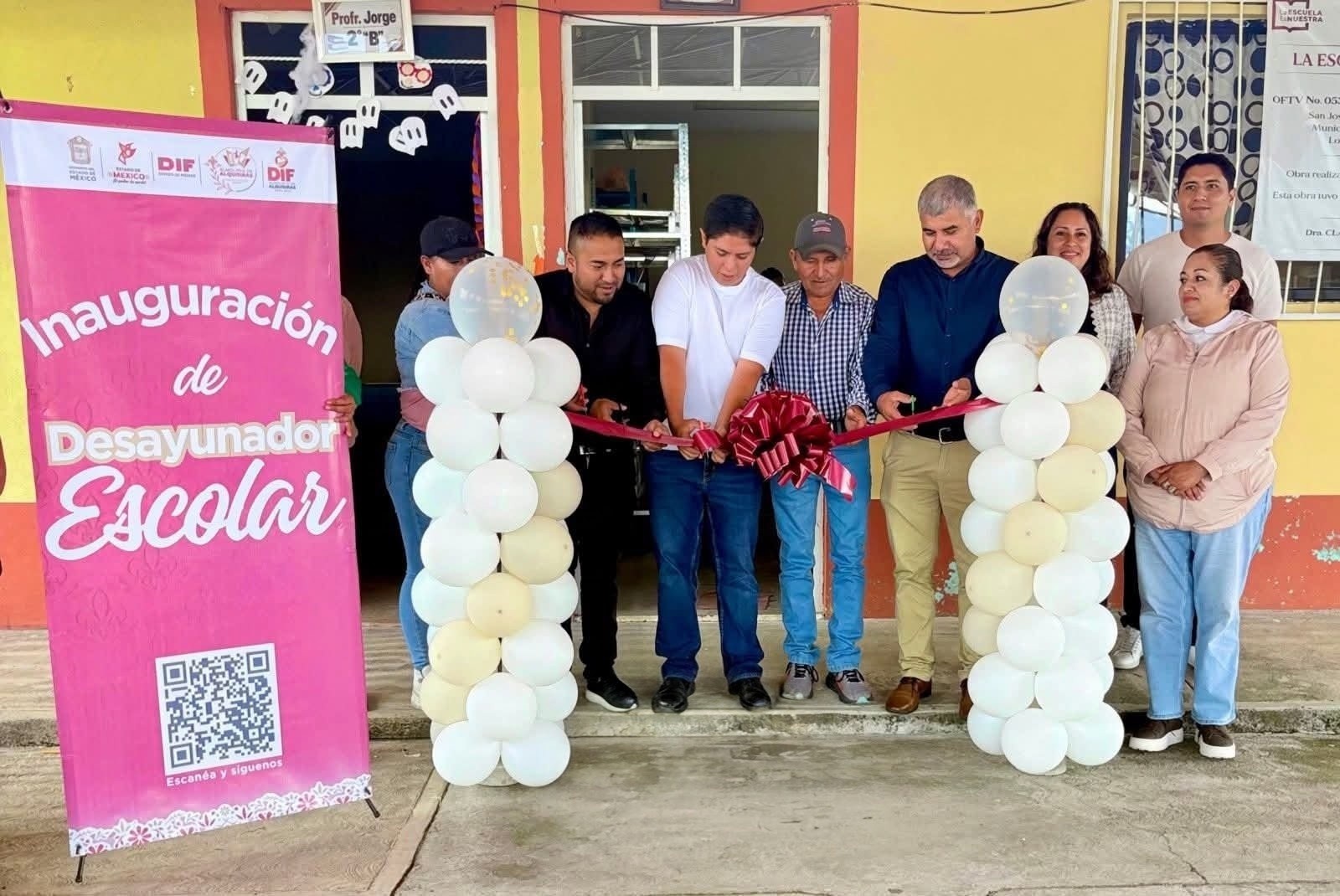 Polo Domínguez Rivera inaugura desayunador escolar en Almolaya de Alquisiras