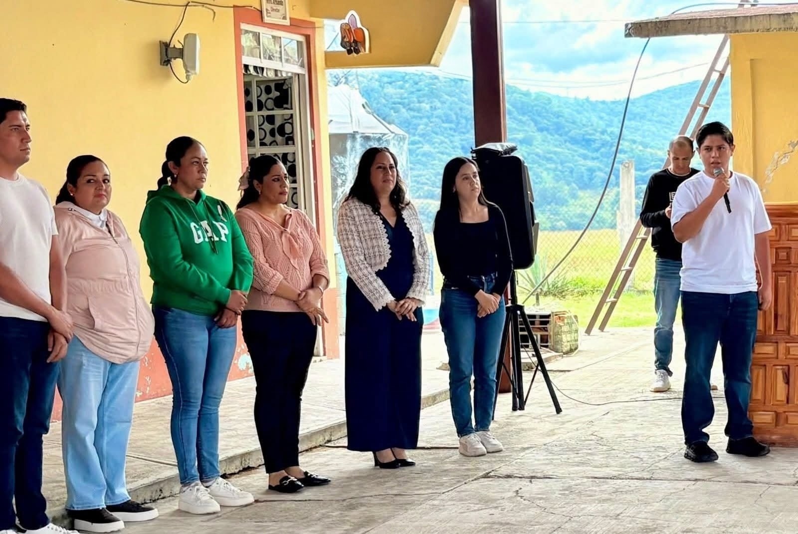Polo Domínguez Rivera inaugura desayunador escolar en Almolaya de Alquisiras