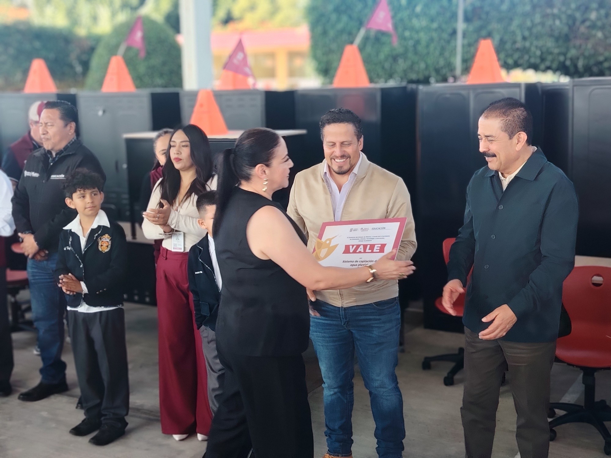 Carlos Rogel Valle fortalece la infraestructura educativa de Zacualpan con entrega de mobiliario e inauguración de obras