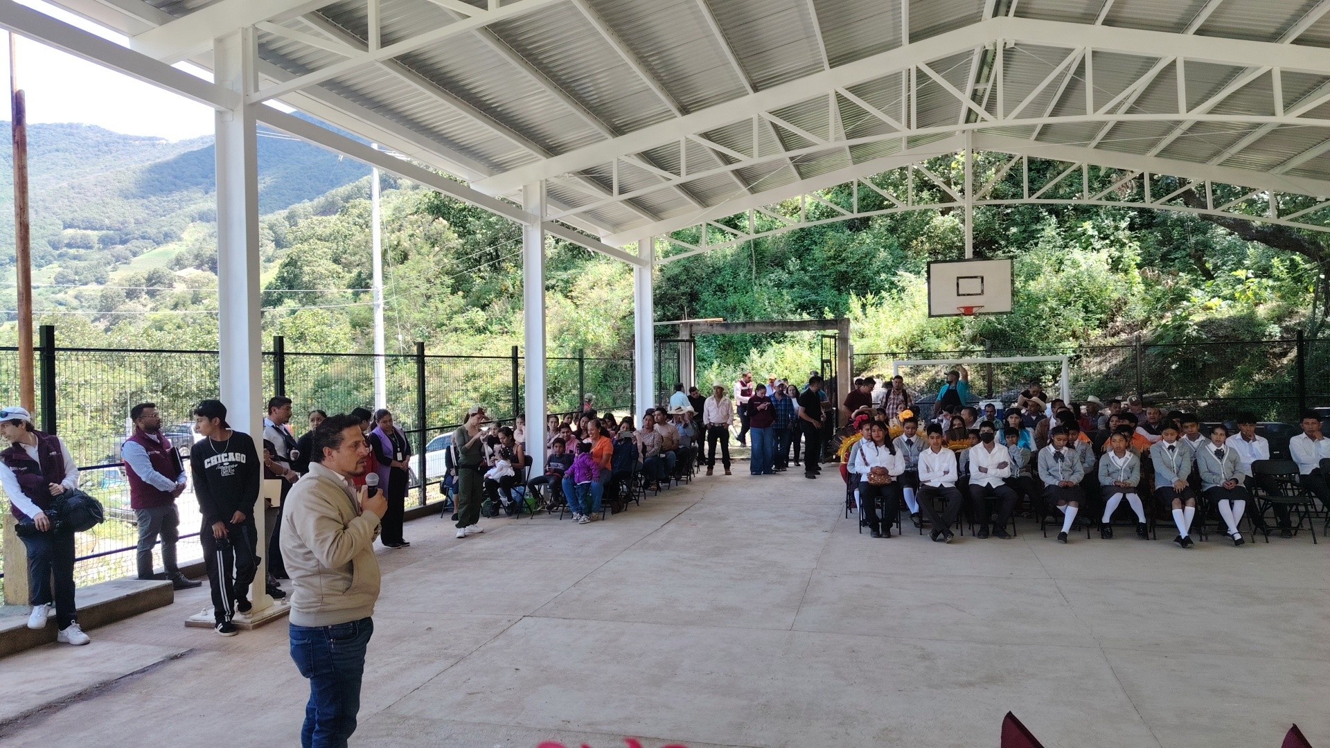 Carlos Rogel Valle fortalece la infraestructura educativa de Zacualpan con entrega de mobiliario e inauguración de obras