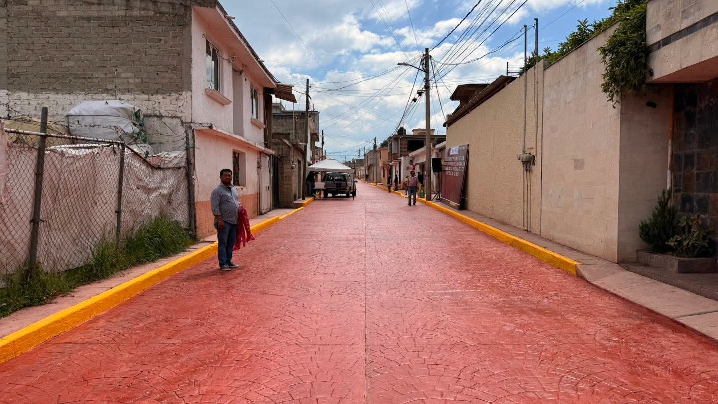 Omar Sánchez  entrega obras viales y fortalece la infraestructura de Calimaya