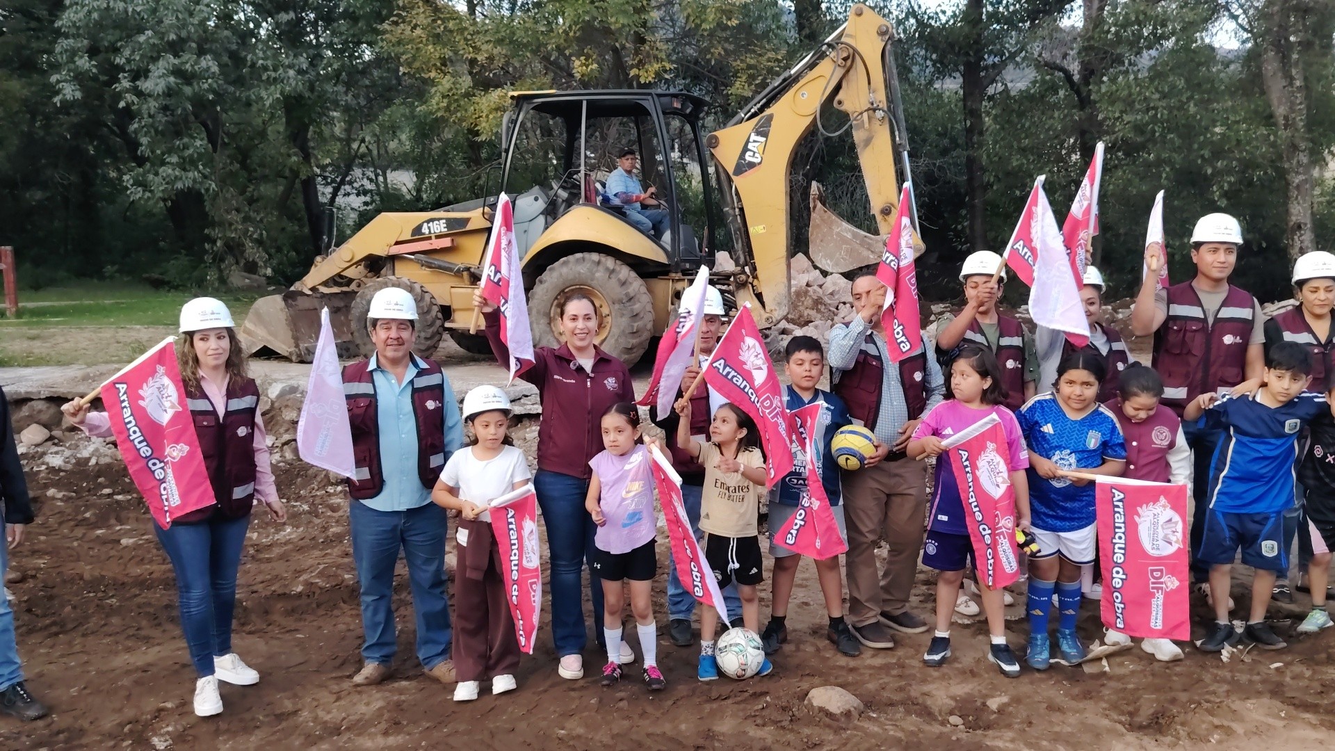 ¡Un sueño se hace realidad! Brenda Rivera inicia la construcción de la alberca semiolímpica en Almoloya de Alquisiras