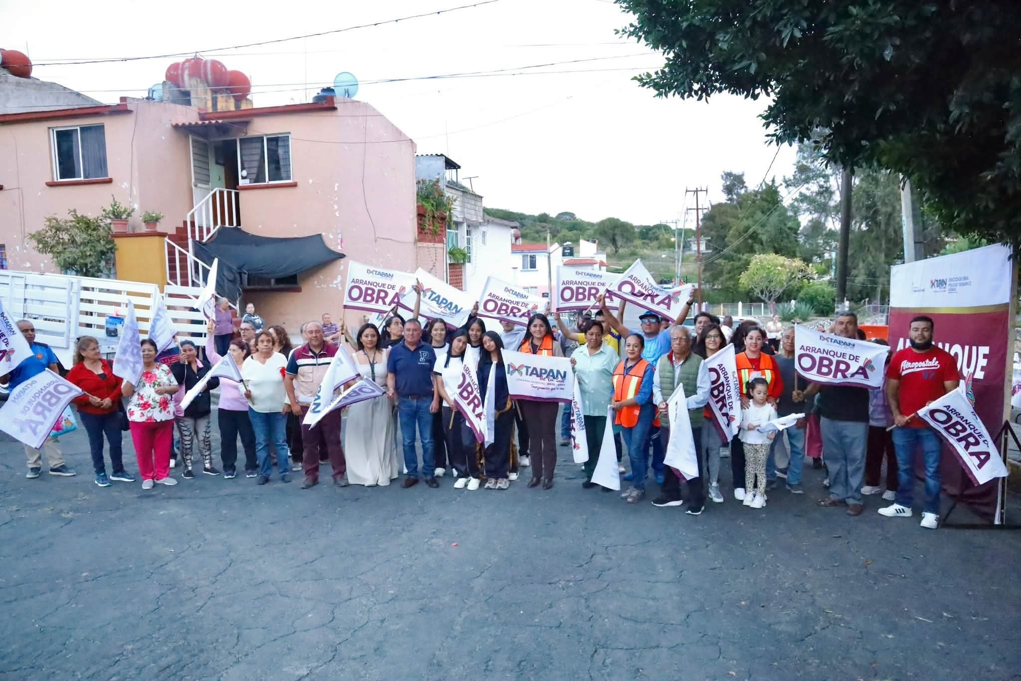 Jessica Rosalio da inicio a obra en la calle Oyamel de Ixtapan de la Sal
