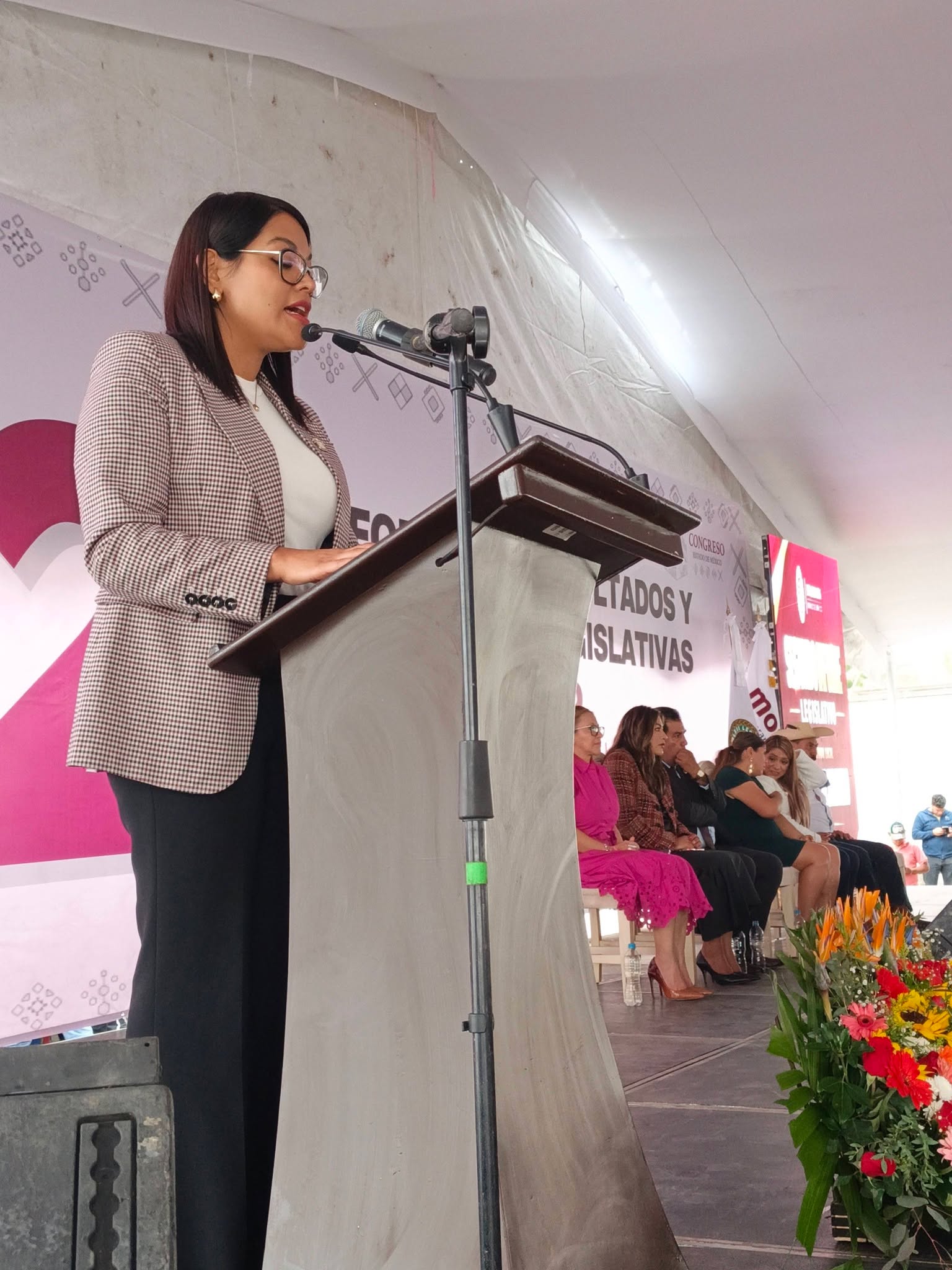 Javier Cruz presume más de 800