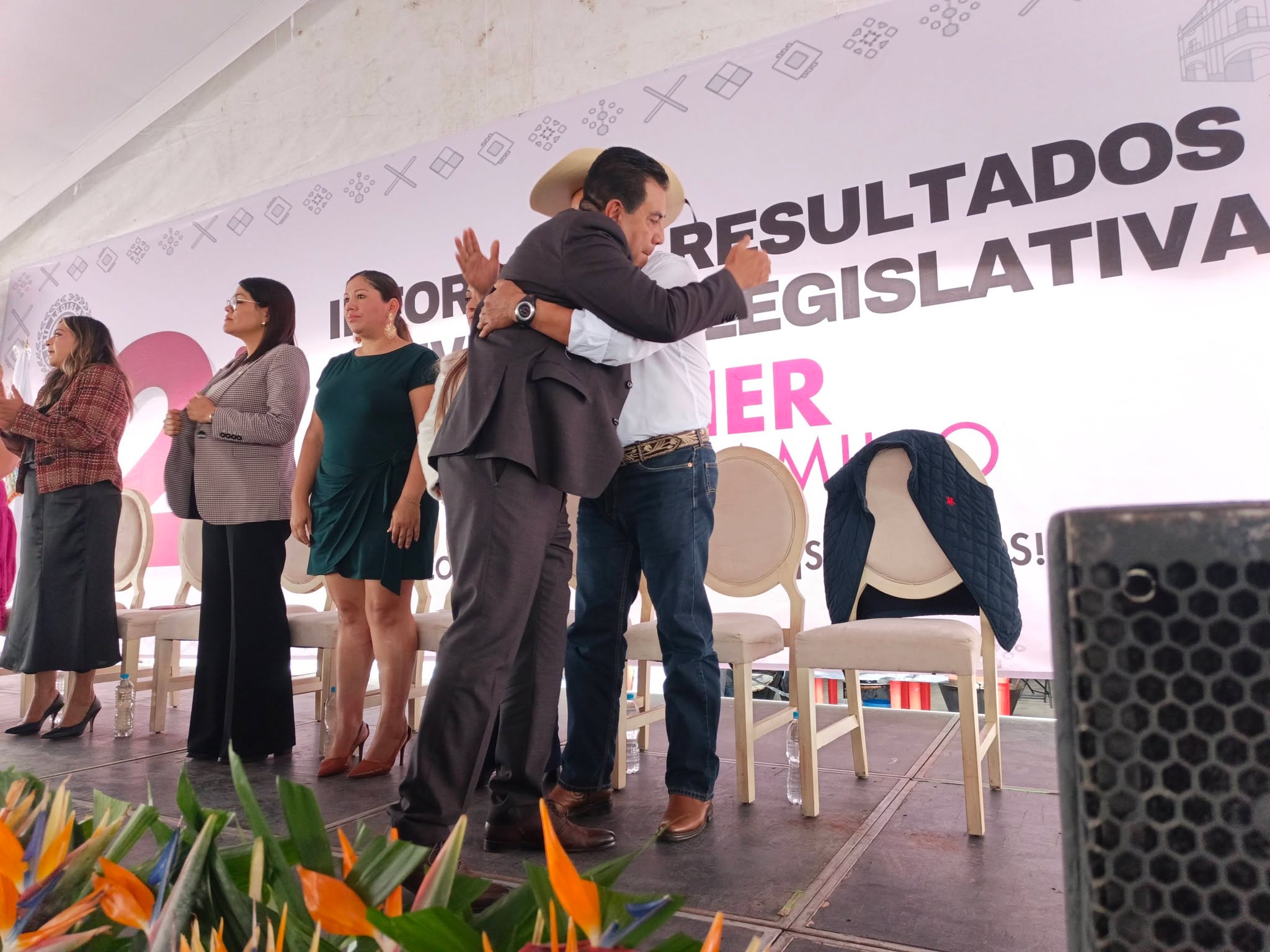 Javier Cruz presume más de 800