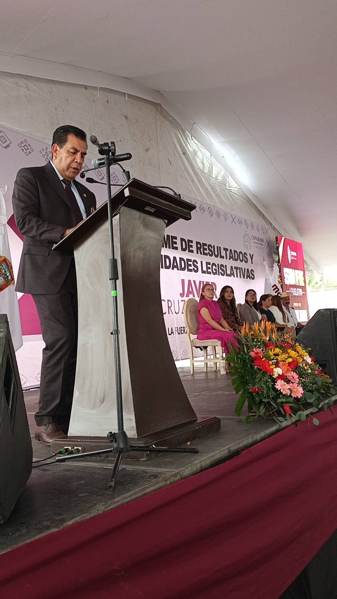 Javier Cruz presume más de 800