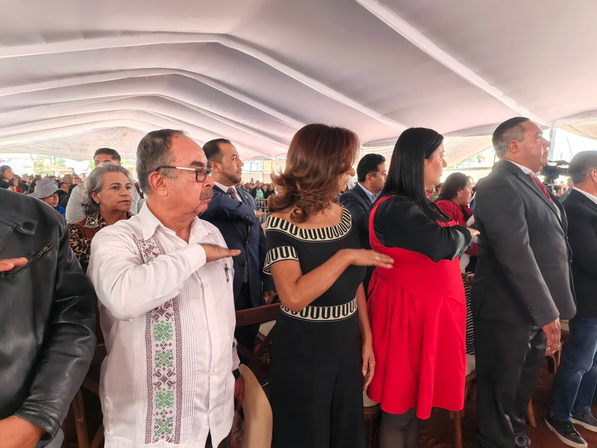 Javier Cruz presume más de 800