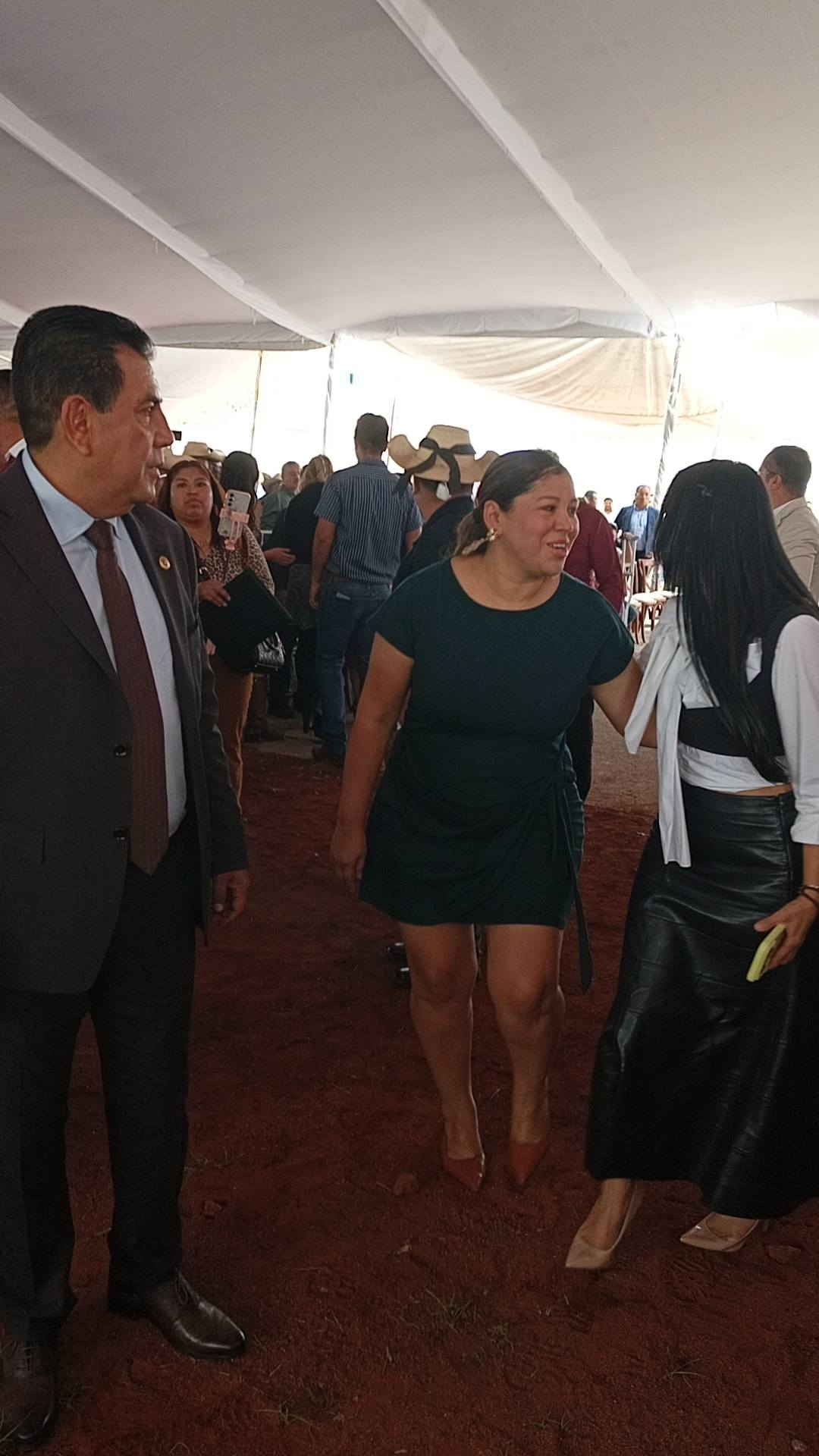 Javier Cruz presume más de 800