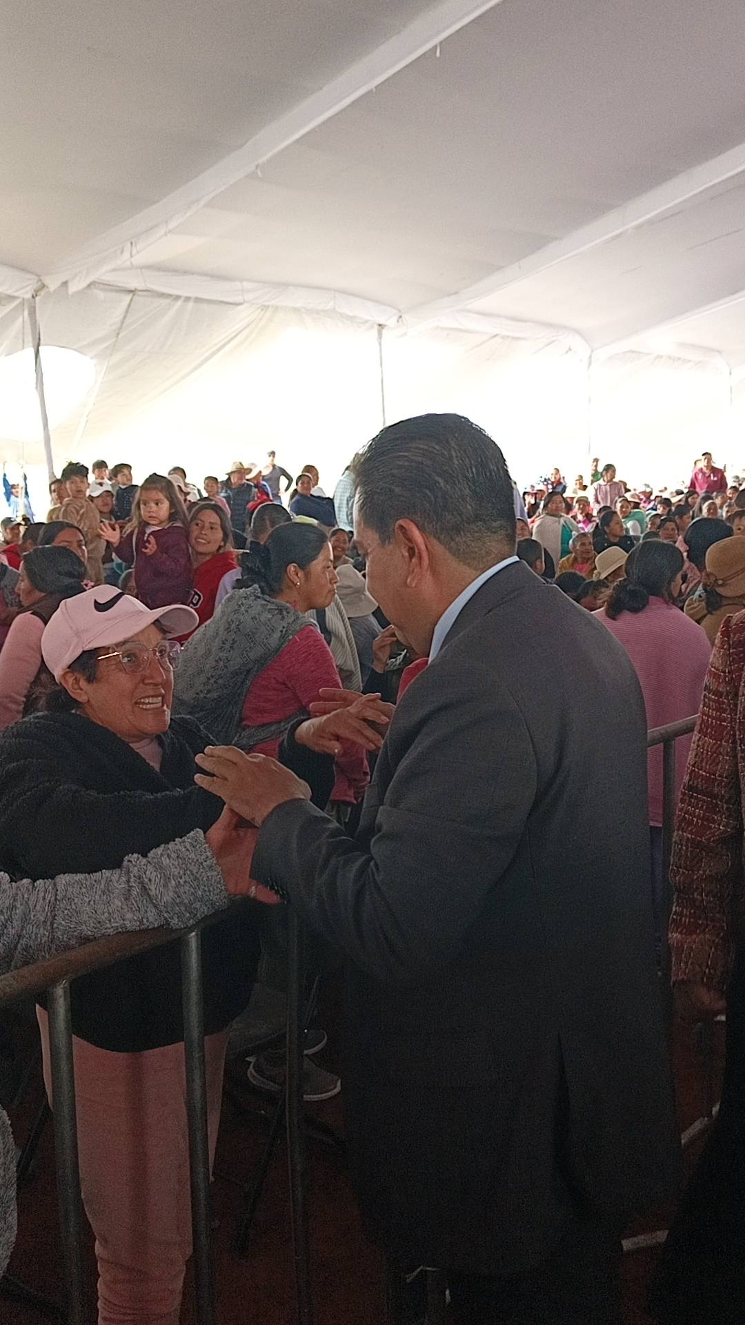 Javier Cruz presume más de 800