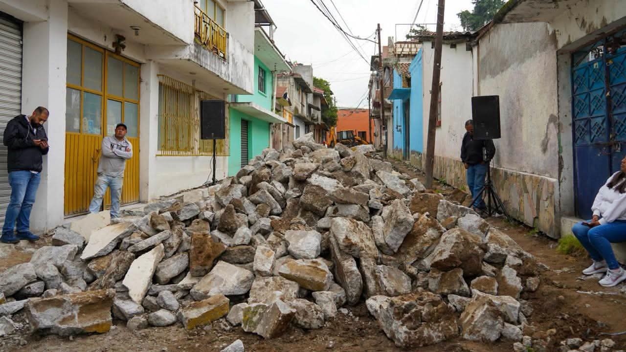 Almoloya del Río transforma compromisos en hechos con el inicio de obras en la calle Poeta Manuel Bernal