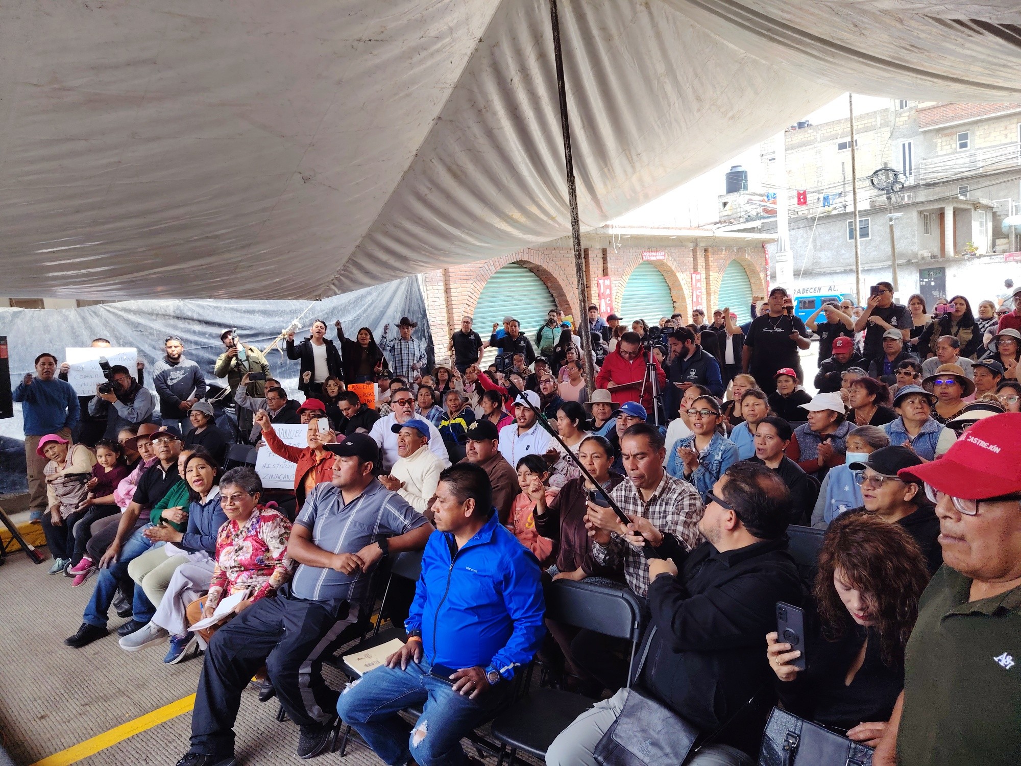 Entrega Manuel Vilchis obra de mejoramiento vial en San Luis Mextepec