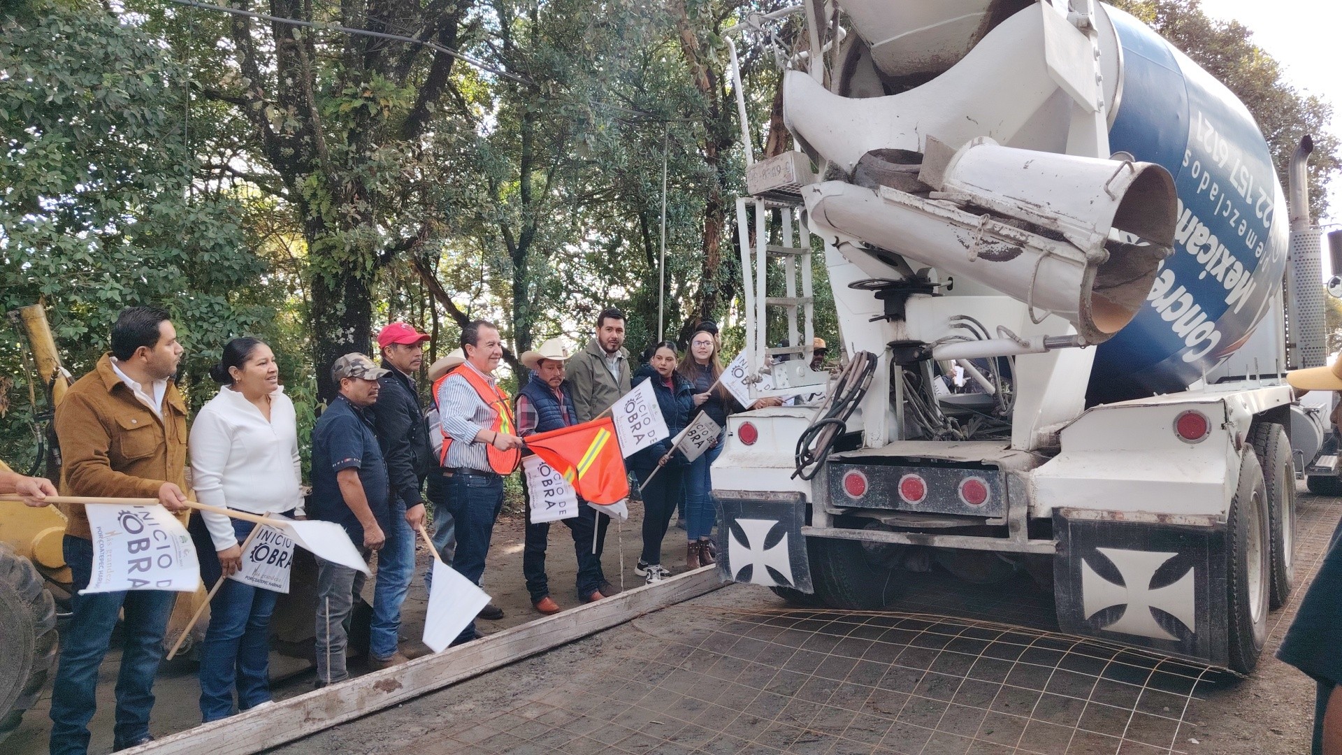 Inicia Marco Antonio Díaz Juárez obra de pavimentación en Los Fresnos