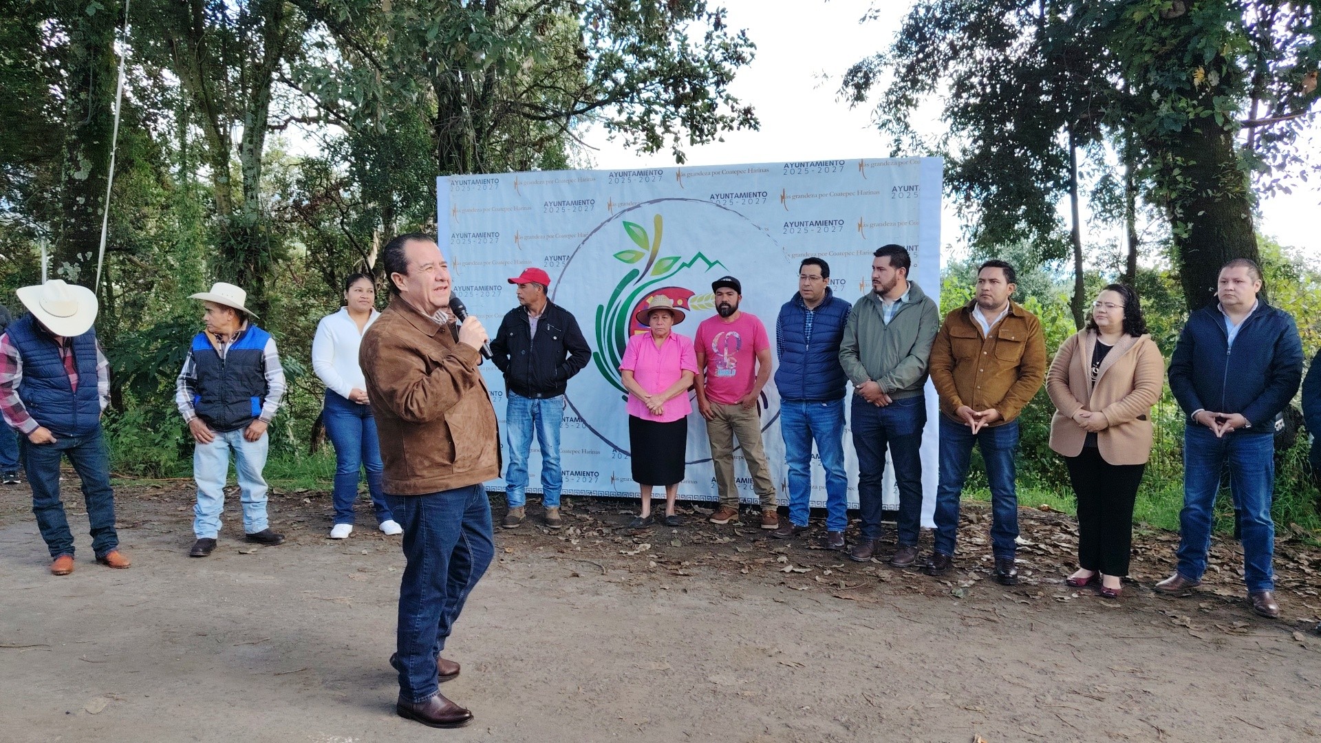 Inicia Marco Antonio Díaz Juárez obra de pavimentación en Los Fresnos