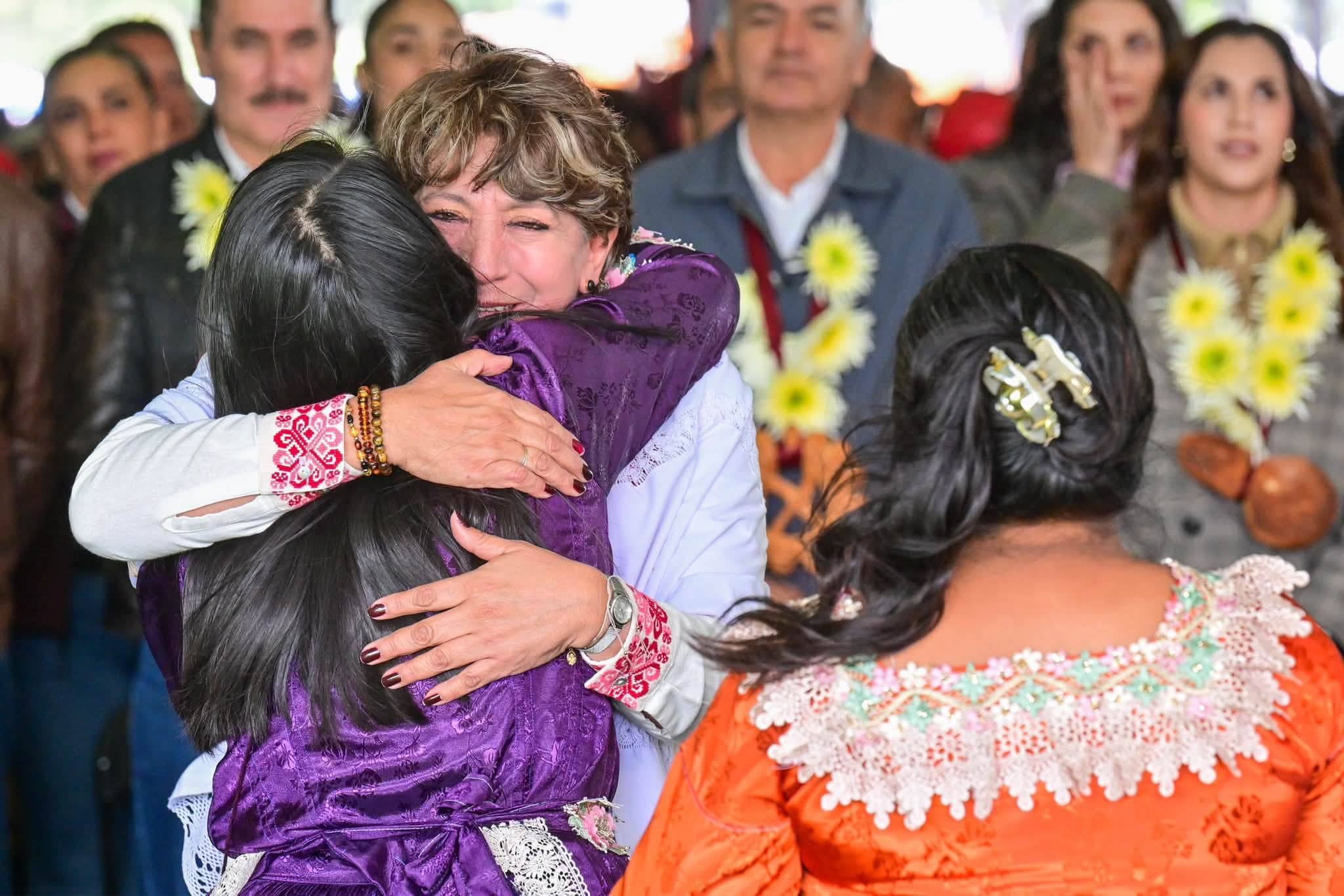 Delfina Gómez, entre mazahuas, abrazos y rendición de cuentas en Donato Guerra