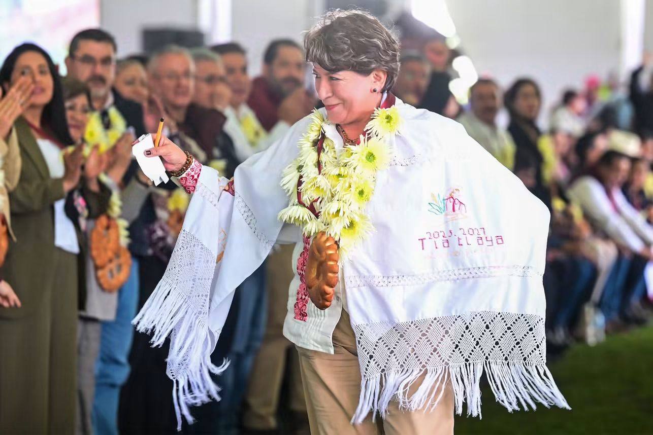 Delfina Gómez, entre mazahuas, abrazos y rendición de cuentas en Donato Guerra