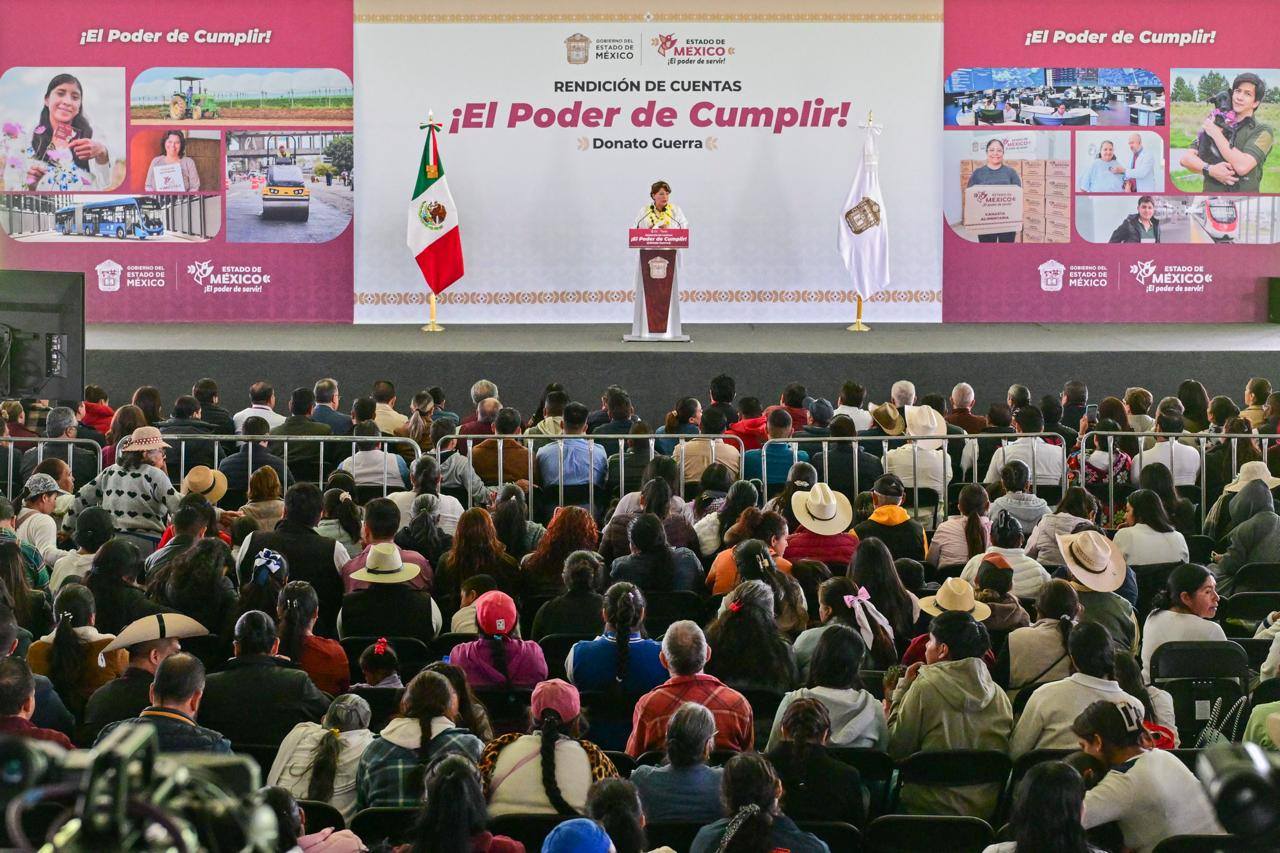 Delfina Gómez, entre mazahuas, abrazos y rendición de cuentas en Donato Guerra