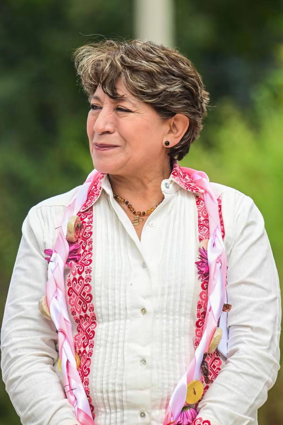 Presidentes municipales de por lo menos 29 municipios del sur y sureste del Estado de México, así como de los diputados locales afines a la gobernadora Delfina Gómez Álvarez hicieron acto de presencia en Donato Guerra, para ser testigos de los resultados y avances que registra esta región de la entidad, en el marco de su Tercer Informe de Gobierno.