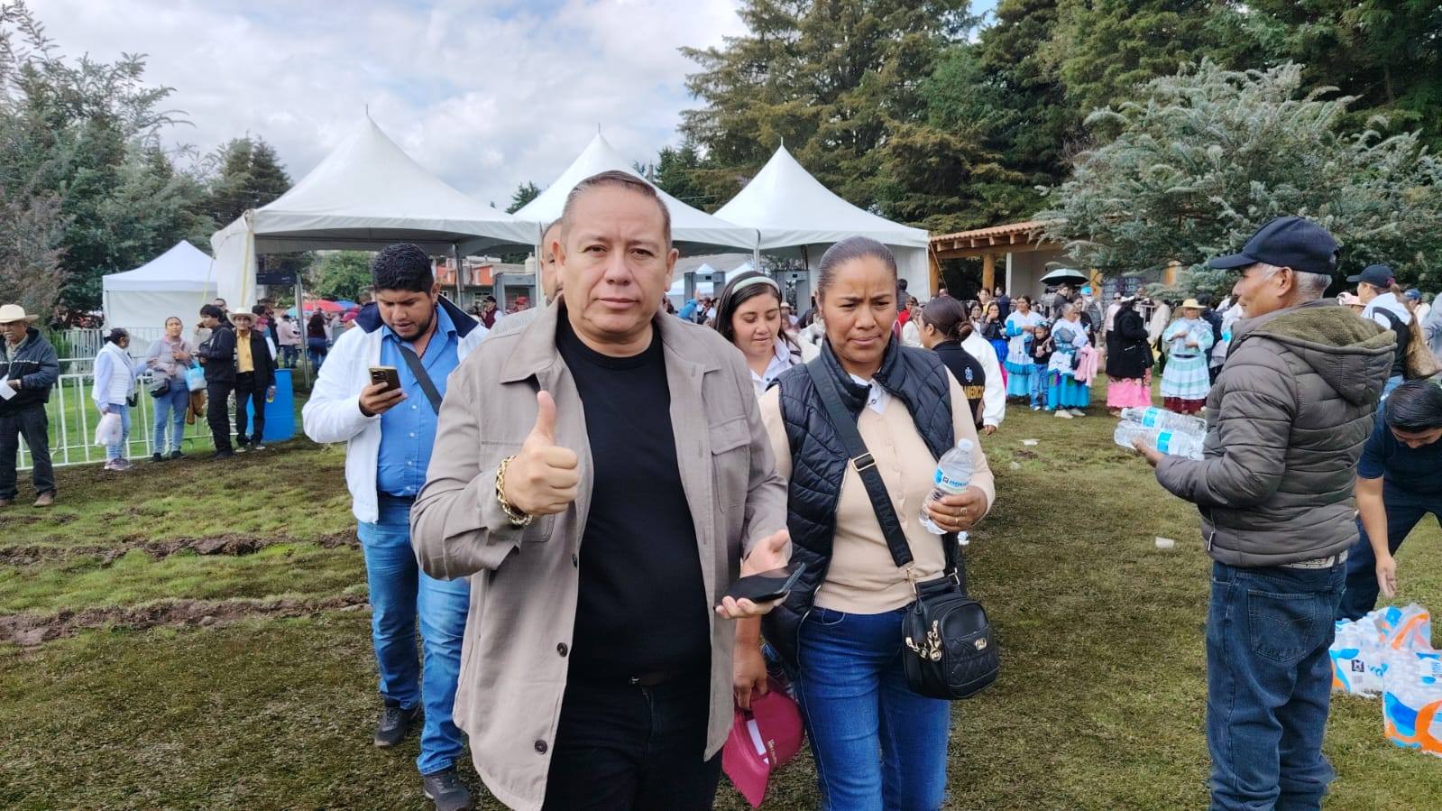 Presidentes municipales de por lo menos 29 municipios del sur y sureste del Estado de México, así como de los diputados locales afines a la gobernadora Delfina Gómez Álvarez hicieron acto de presencia en Donato Guerra, para ser testigos de los resultados y avances que registra esta región de la entidad, en el marco de su Tercer Informe de Gobierno.