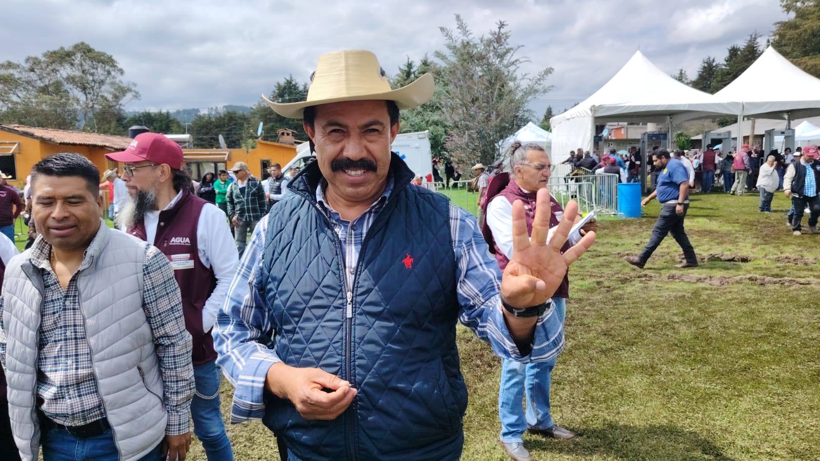 Presidentes municipales de por lo menos 29 municipios del sur y sureste del Estado de México, así como de los diputados locales afines a la gobernadora Delfina Gómez Álvarez hicieron acto de presencia en Donato Guerra, para ser testigos de los resultados y avances que registra esta región de la entidad, en el marco de su Tercer Informe de Gobierno.