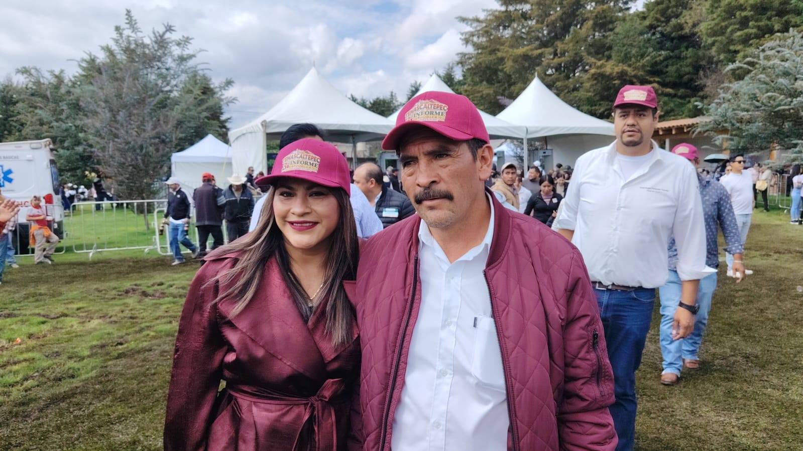 Presidentes municipales de por lo menos 29 municipios del sur y sureste del Estado de México, así como de los diputados locales afines a la gobernadora Delfina Gómez Álvarez hicieron acto de presencia en Donato Guerra, para ser testigos de los resultados y avances que registra esta región de la entidad, en el marco de su Tercer Informe de Gobierno.