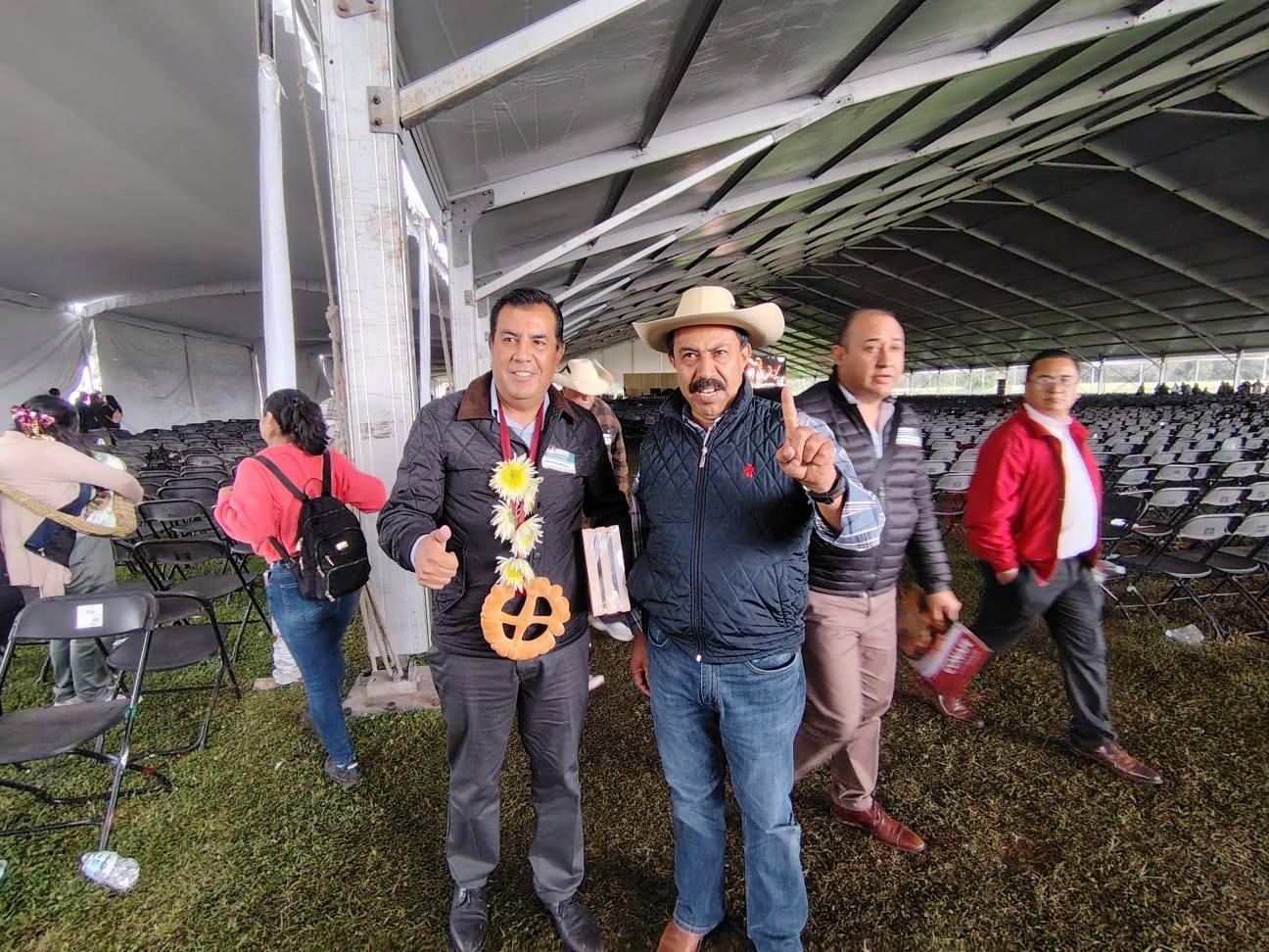 Presidentes municipales de por lo menos 29 municipios del sur y sureste del Estado de México, así como de los diputados locales afines a la gobernadora Delfina Gómez Álvarez hicieron acto de presencia en Donato Guerra, para ser testigos de los resultados y avances que registra esta región de la entidad, en el marco de su Tercer Informe de Gobierno.