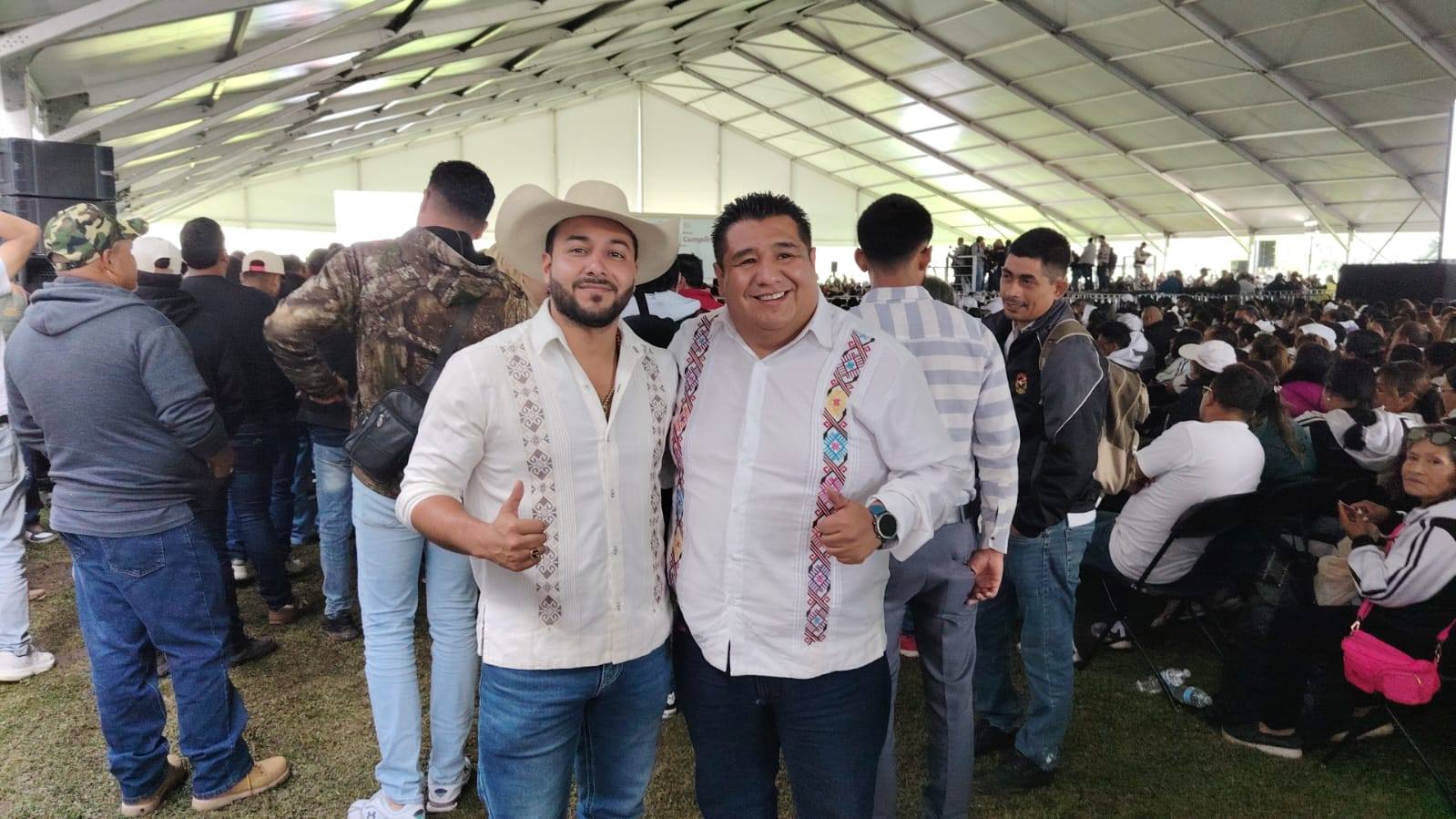 Presidentes municipales de por lo menos 29 municipios del sur y sureste del Estado de México, así como de los diputados locales afines a la gobernadora Delfina Gómez Álvarez hicieron acto de presencia en Donato Guerra, para ser testigos de los resultados y avances que registra esta región de la entidad, en el marco de su Tercer Informe de Gobierno.