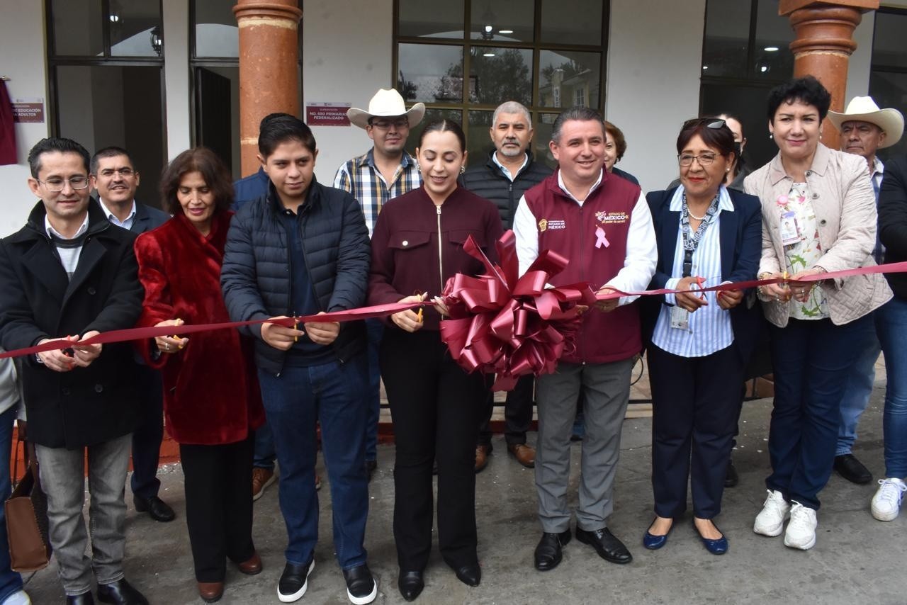 Brenda Angélica Rivera Abarca entrega oficinas administrativas para las supervisiones escolares de Almoloya de Alquisiras