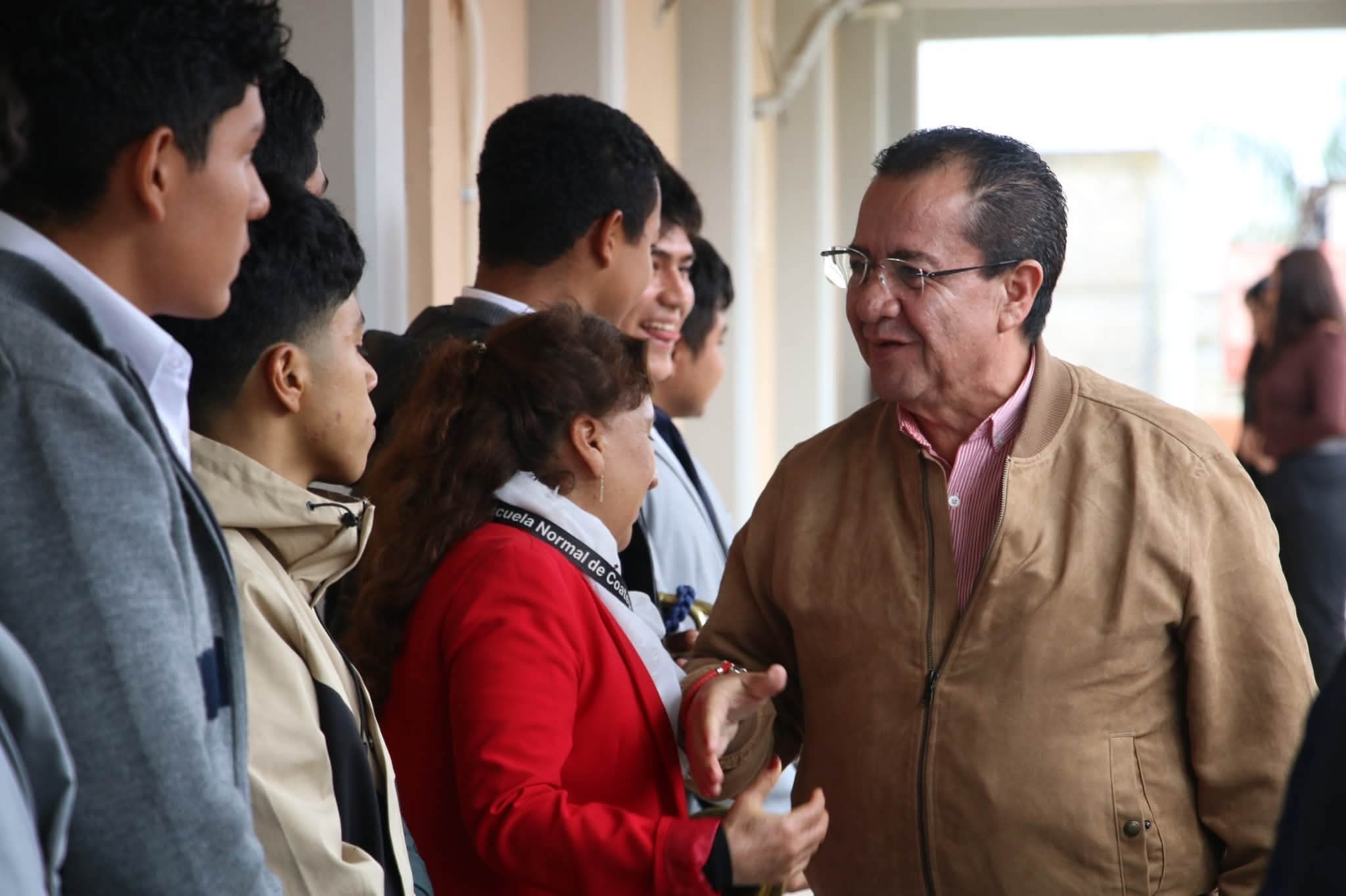 Marco Antonio Díaz Juárez reconoce la trayectoria de docentes de la Escuela Normal de Coatepec Harinas