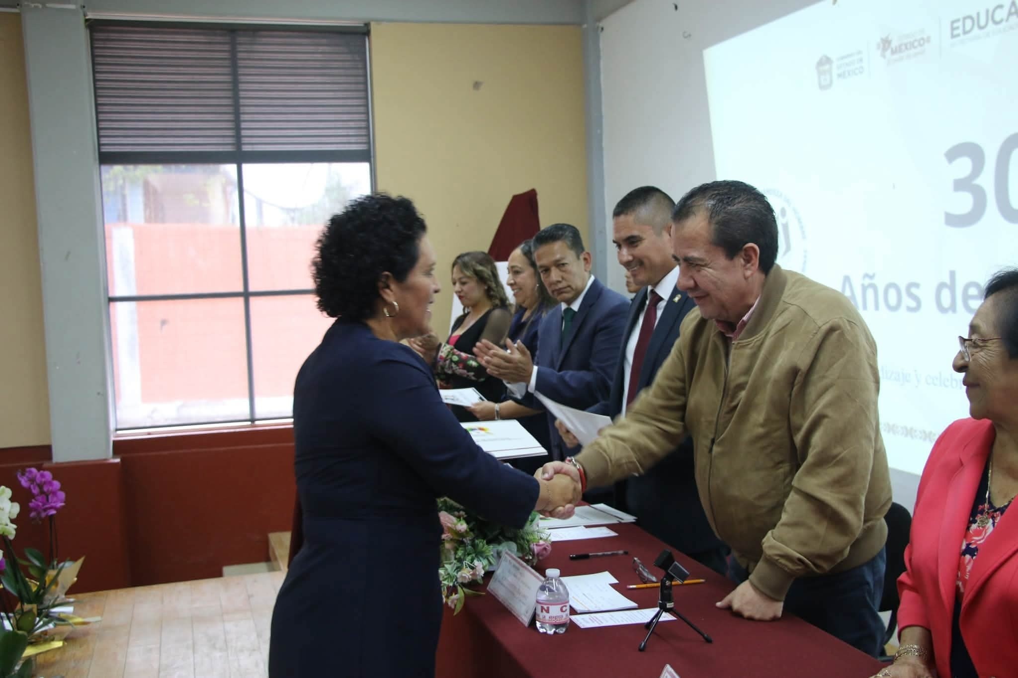 Marco Antonio Díaz Juárez reconoce la trayectoria de docentes de la Escuela Normal de Coatepec Harinas
