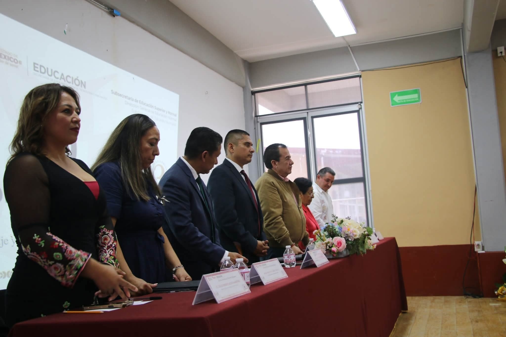 Marco Antonio Díaz Juárez reconoce la trayectoria de docentes de la Escuela Normal de Coatepec Harinas