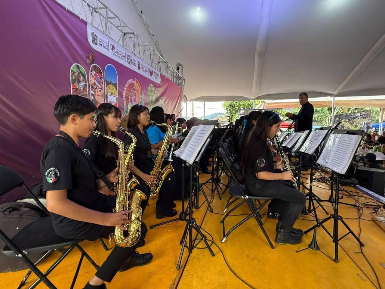 Carmen Albarrán reconoce talento de niñas, niños y jóvenes de la Filarmonía de Donato Guerra