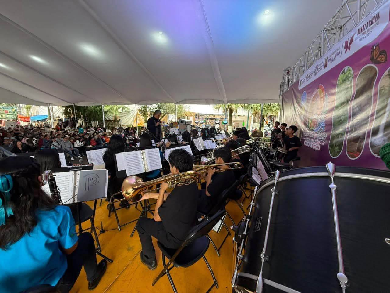 Carmen Albarrán reconoce talento de niñas, niños y jóvenes de la Filarmonía de Donato Guerra