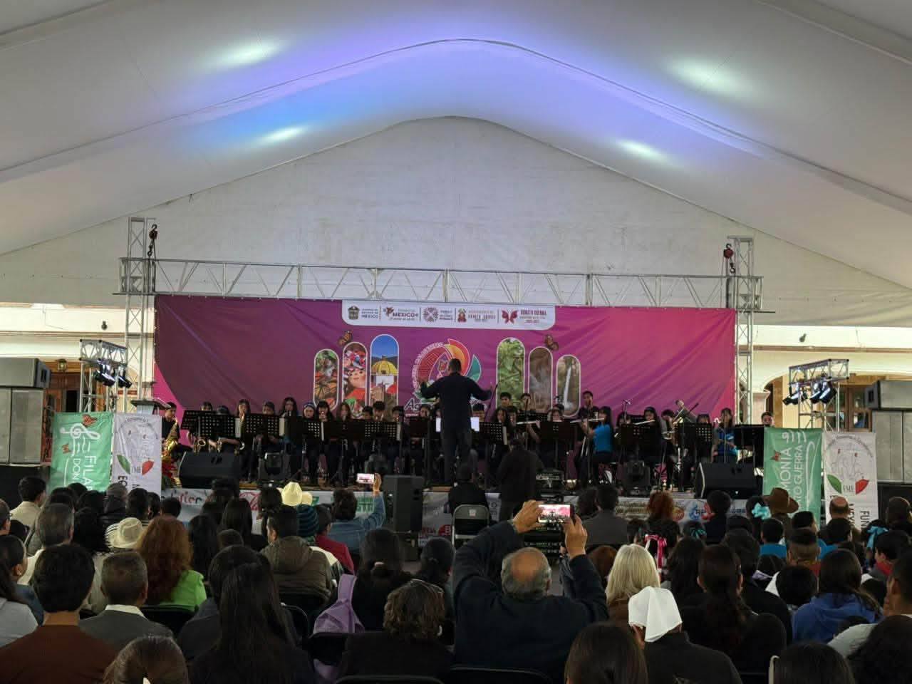 Carmen Albarrán reconoce talento de niñas, niños y jóvenes de la Filarmonía de Donato Guerra