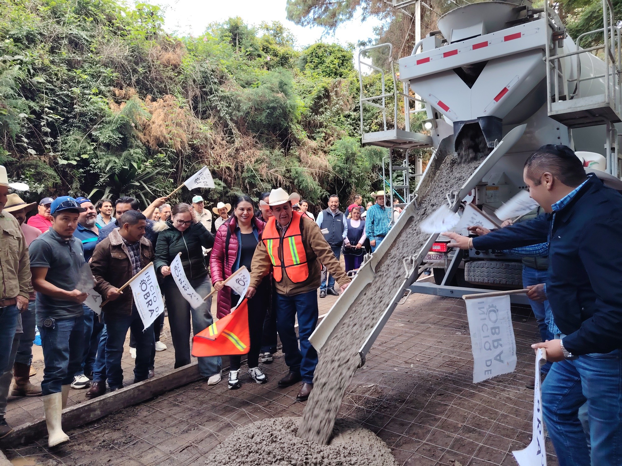 Toño Díaz da inicio a obras de infraestructura y acciones para mejorar el servicio eléctrico de Coatepec Harinas