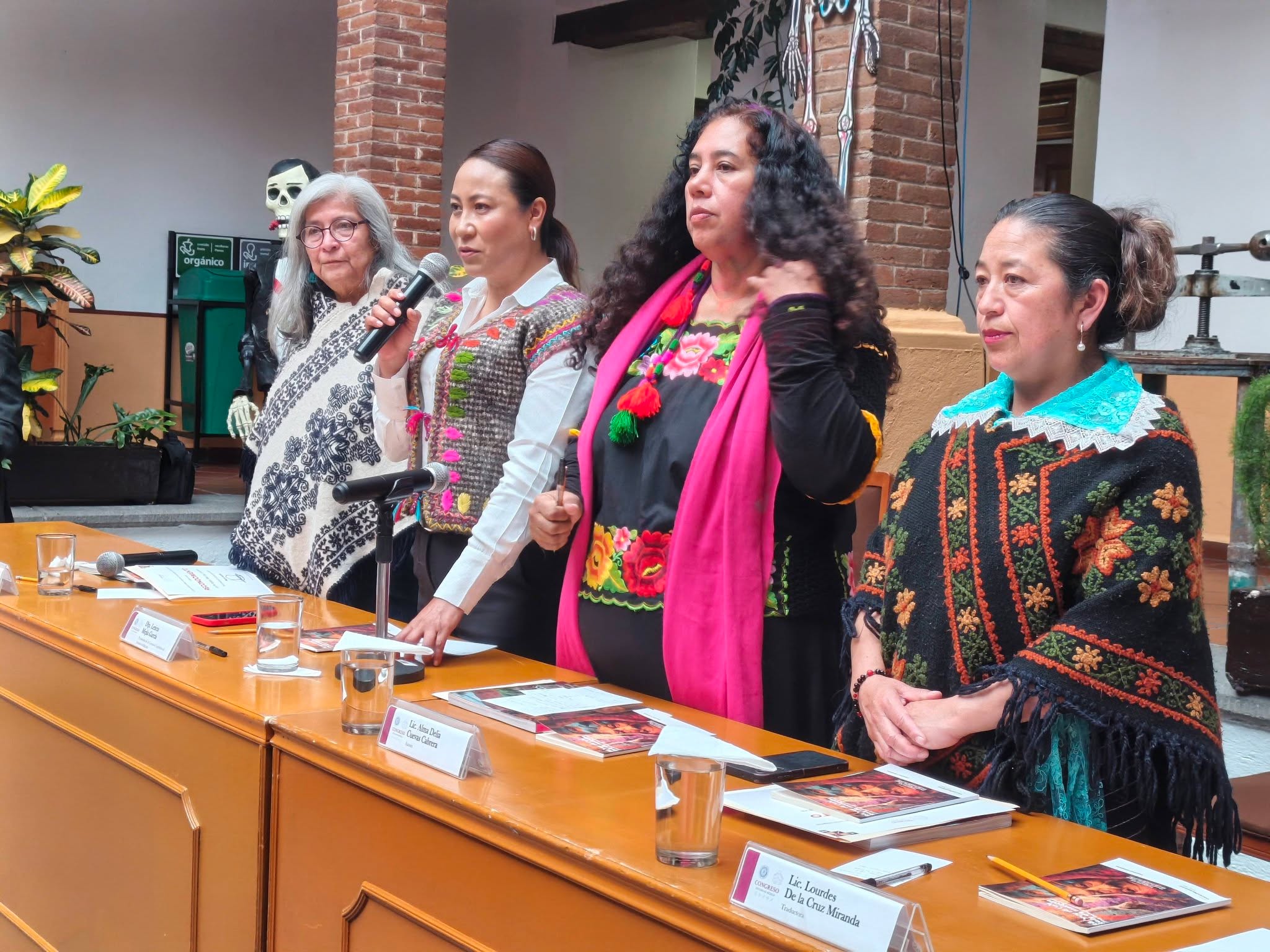 Lety Mejía lleva al Congreso la defensa de las lenguas maternas con “Raíz de mezquite”
