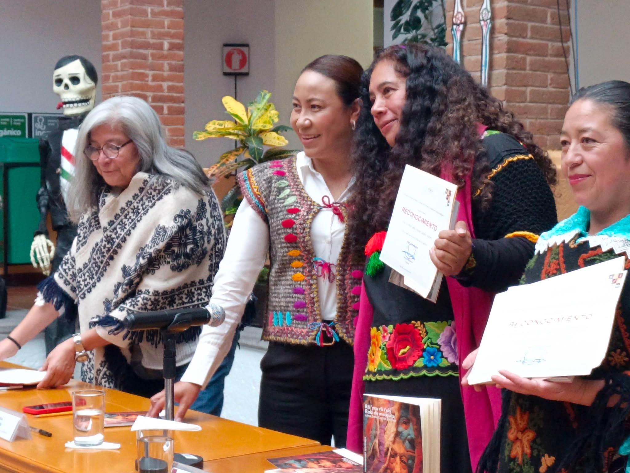 Lety Mejía lleva al Congreso la defensa de las lenguas maternas con “Raíz de mezquite”
