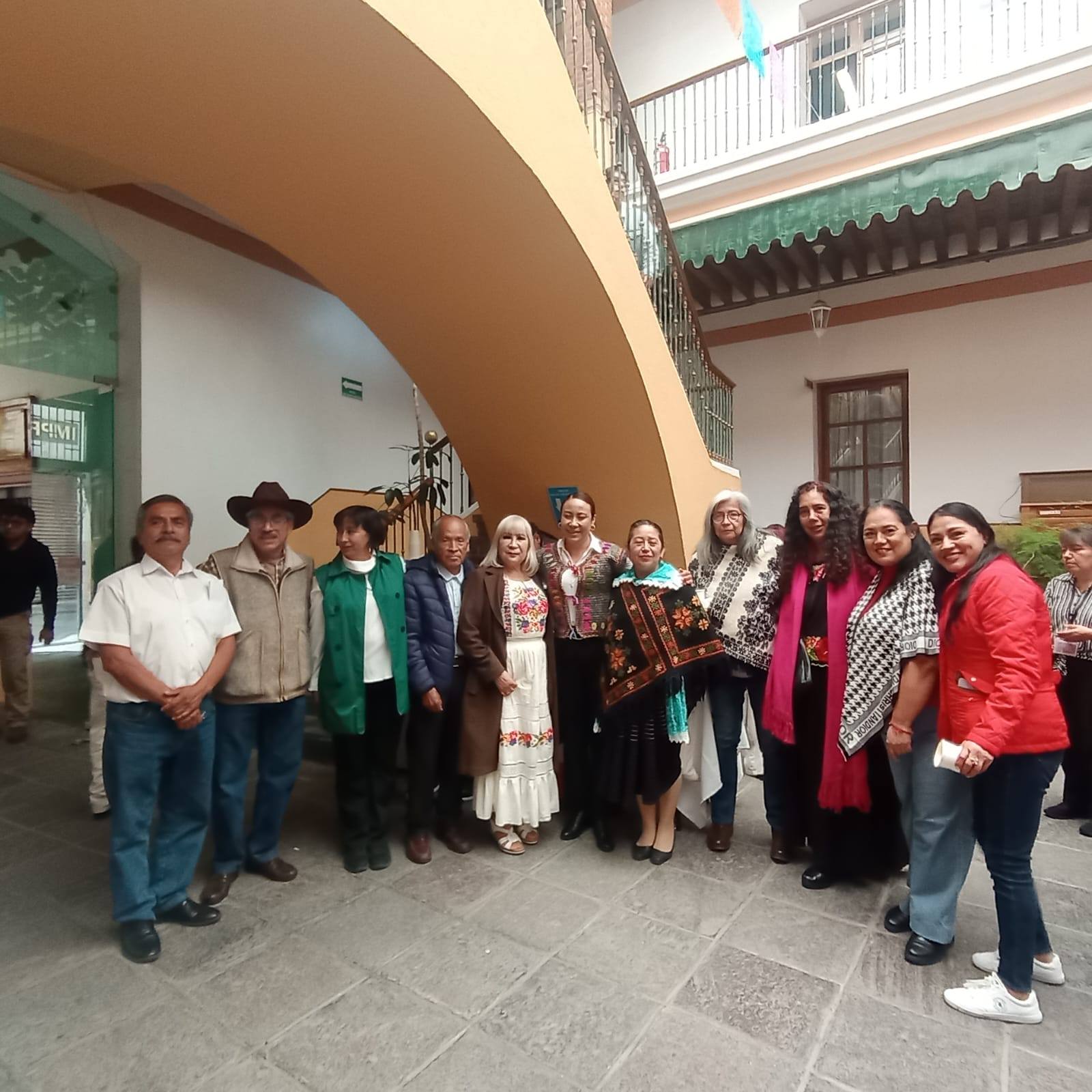Lety Mejía lleva al Congreso la defensa de las lenguas maternas con “Raíz de mezquite”