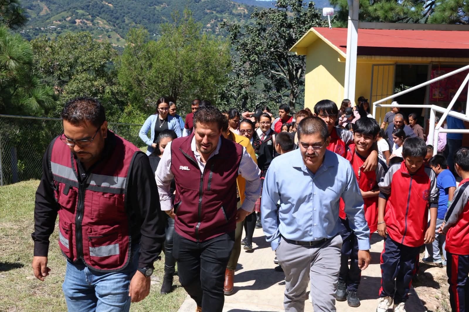 Zacualpan impulsa obras de infraestructura y educación en beneficio de las familias