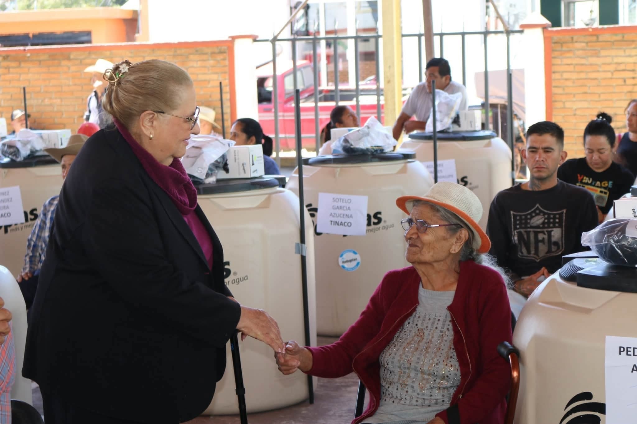 DIF DE COATEPEC HARINAS ENTREGA APOYOS PARA LA VIVIENDA A MÁS DE 60 FAMILIAS