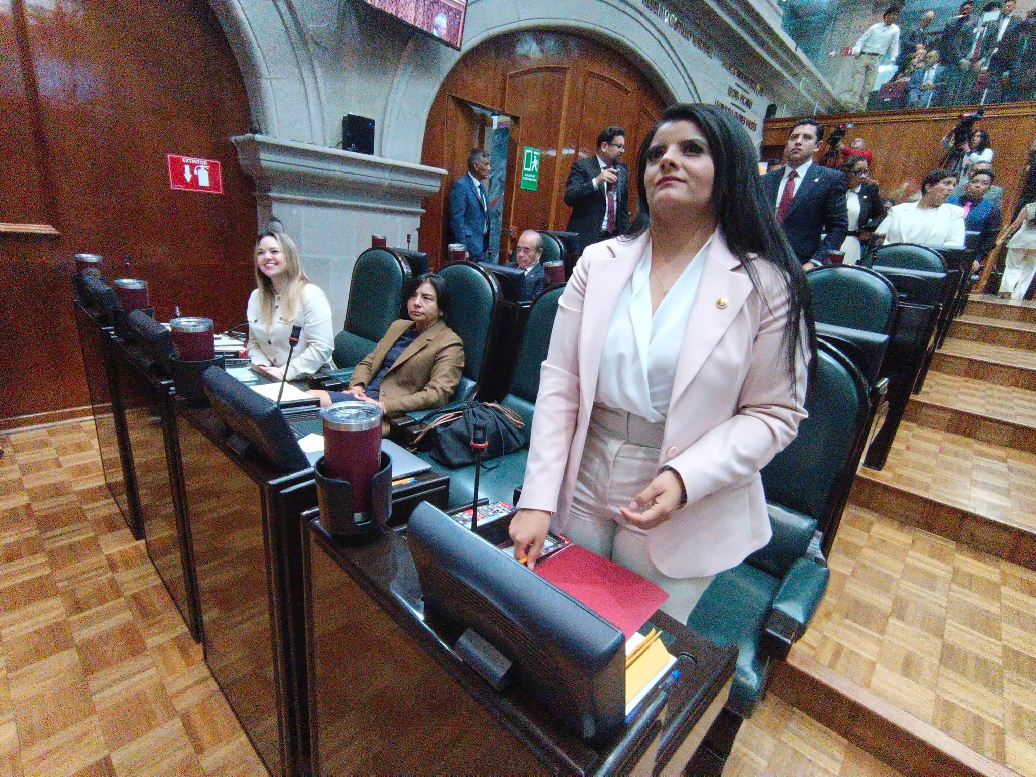 ¿Cuál sororidad? De 38 diputadas locales, solamente hacen acto de presencia 20 legisladoras en el marco de la Glosa con motivo del Tercer Informe de Gobierno de Delfina Gómez Álvarez