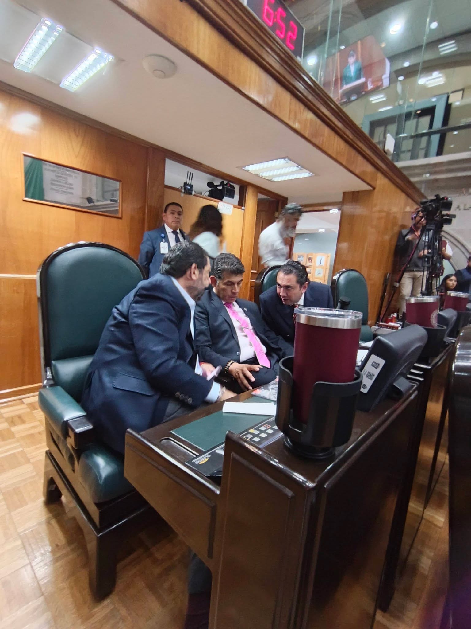 ¿Cuál sororidad? De 38 diputadas locales, solamente hacen acto de presencia 20 legisladoras en el marco de la Glosa con motivo del Tercer Informe de Gobierno de Delfina Gómez Álvarez