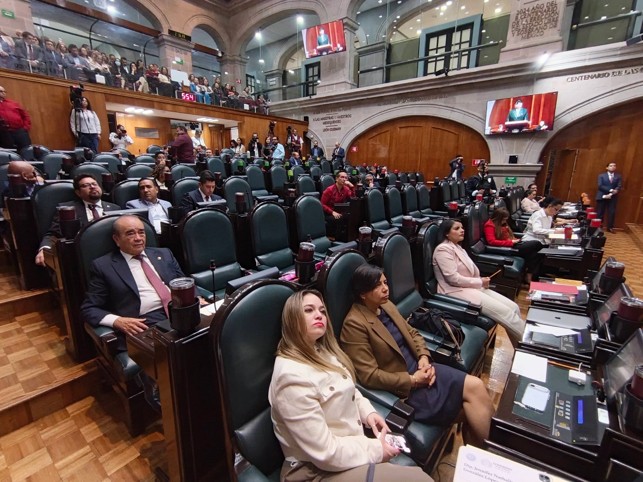 ¿Cuál sororidad? De 38 diputadas locales, solamente hacen acto de presencia 20 legisladoras en el marco de la Glosa con motivo del Tercer Informe de Gobierno de Delfina Gómez Álvarez