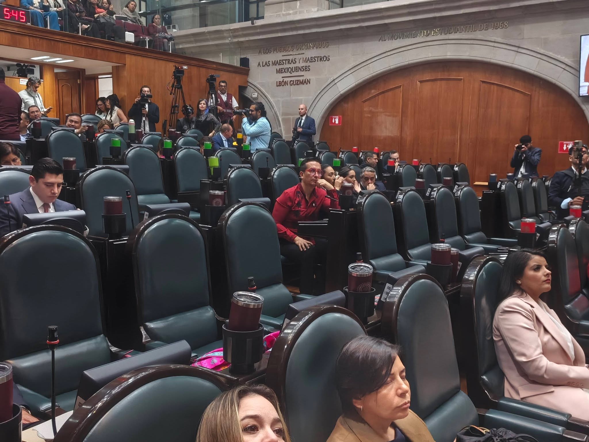 ¿Cuál sororidad? De 38 diputadas locales, solamente hacen acto de presencia 20 legisladoras en el marco de la Glosa con motivo del Tercer Informe de Gobierno de Delfina Gómez Álvarez