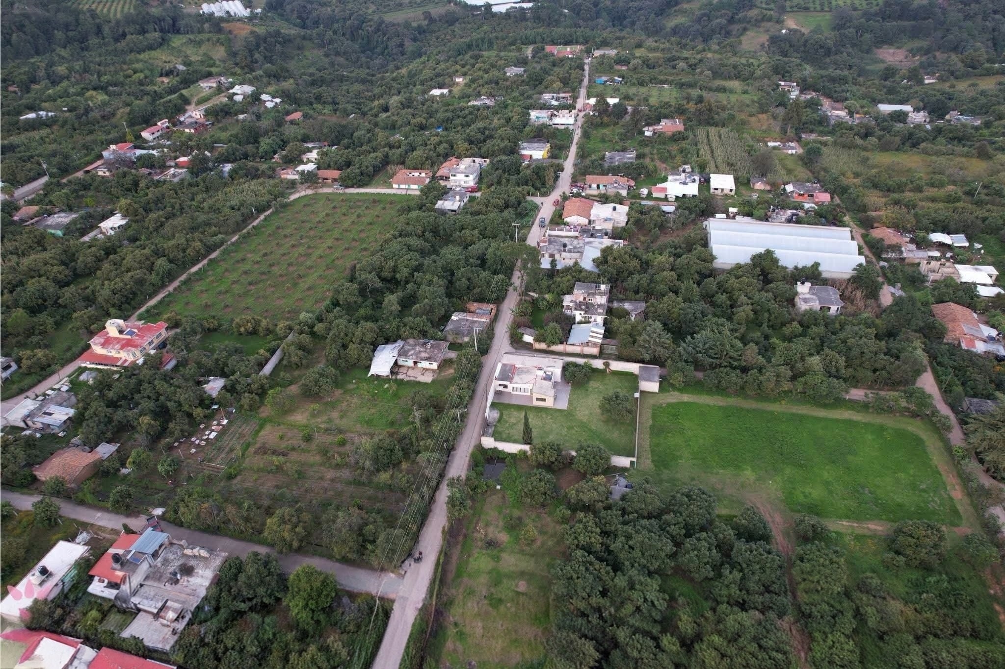 Entrega Brenda Rivera ampliación de línea eléctrica en San Andrés Tepetitlán