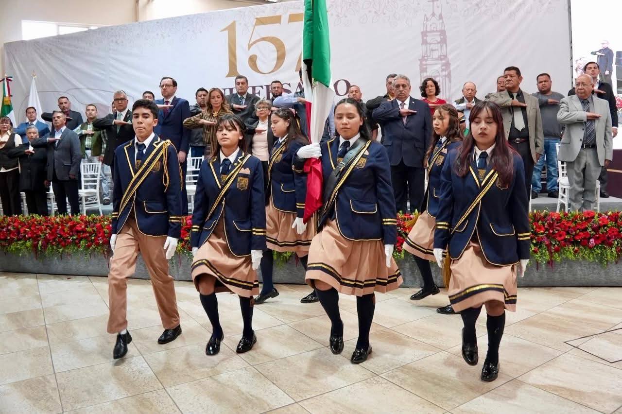 Saray Benítez reconoce a hombres y mujeres mexicaltzinguenses en el 157 aniversario